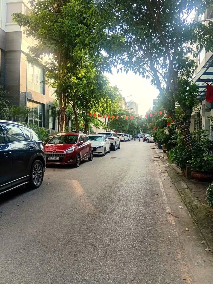 Nhà phố Hoàng Cầu Đống Đa 102m² giá 32 tỷ - Kinh doanh đỉnh cao!