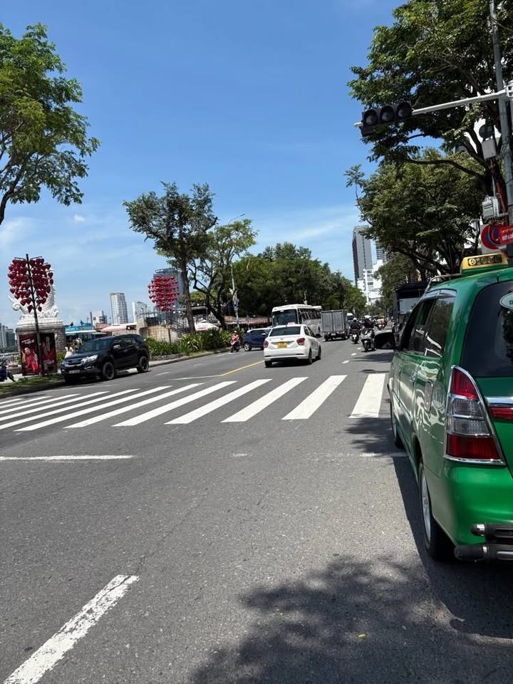 Nhà 3 tầng đường Cao Bá Quát, Sơn Trà 73m² giá 13.5 tỷ - Vị trí đắc địa cho thuê ổn định!