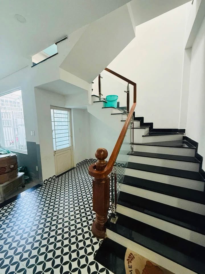 Nhà 2 tầng 2 mê mặt tiền 5.9m Ngũ Hành Sơn 70m² giá 6 tỷ - Vị trí đắc địa sát ĐH Kinh Tế!