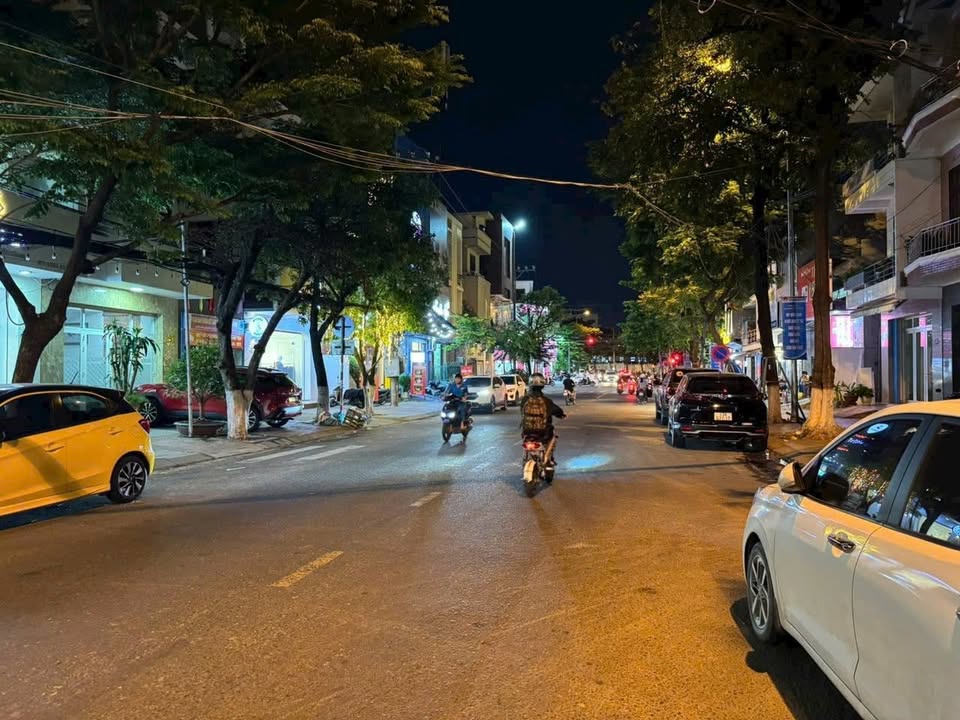 Đất tặng nhà 2 tầng đường Trần Quang Khải, Sơn Trà, Đà Nẵng 93m² giá 8 tỷ - Vị trí lý tưởng cho kinh doanh!
