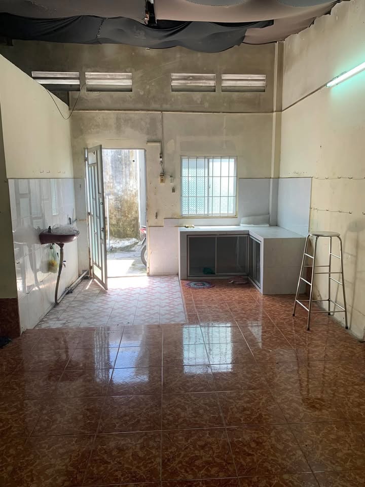 Phòng trọ hẻm 889 Nguyễn Trung Trực, 2 phòng ngủ, chỉ 1.6 triệu/tháng - Cơ hội thuê ngay!