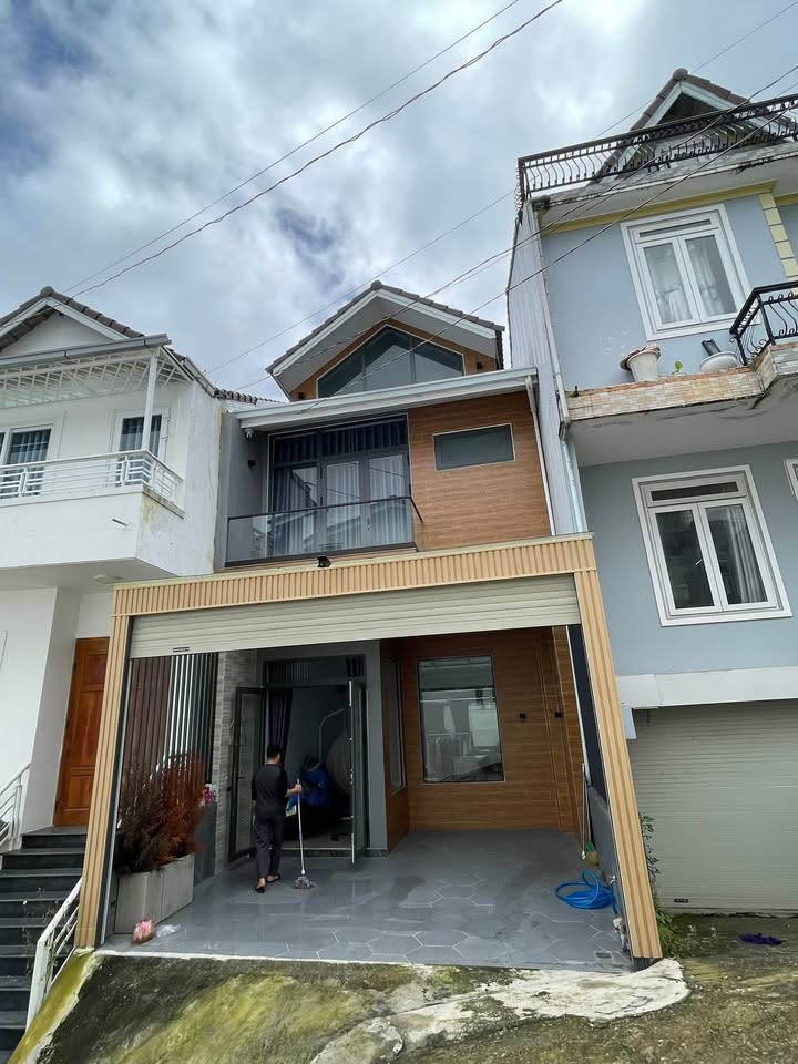 Nhà chính chủ bán tại phường Xuân Hương, Đà Lạt 65m² giá 6.6 tỷ - Đậu ô tô 7 chỗ trong nhà!