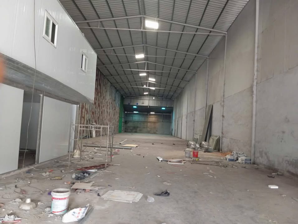 Cho thuê kho xưởng 900m² mặt tiền Quốc Lộ 13 - Diện tích lớn, giá tốt!