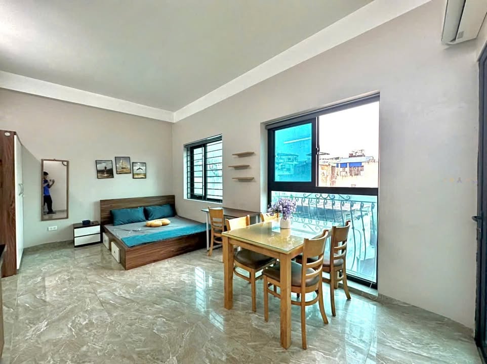 Phòng cho thuê tại Phú Diễn, 20m² giá 4.25 triệu - Ban công view hồ tuyệt đẹp!