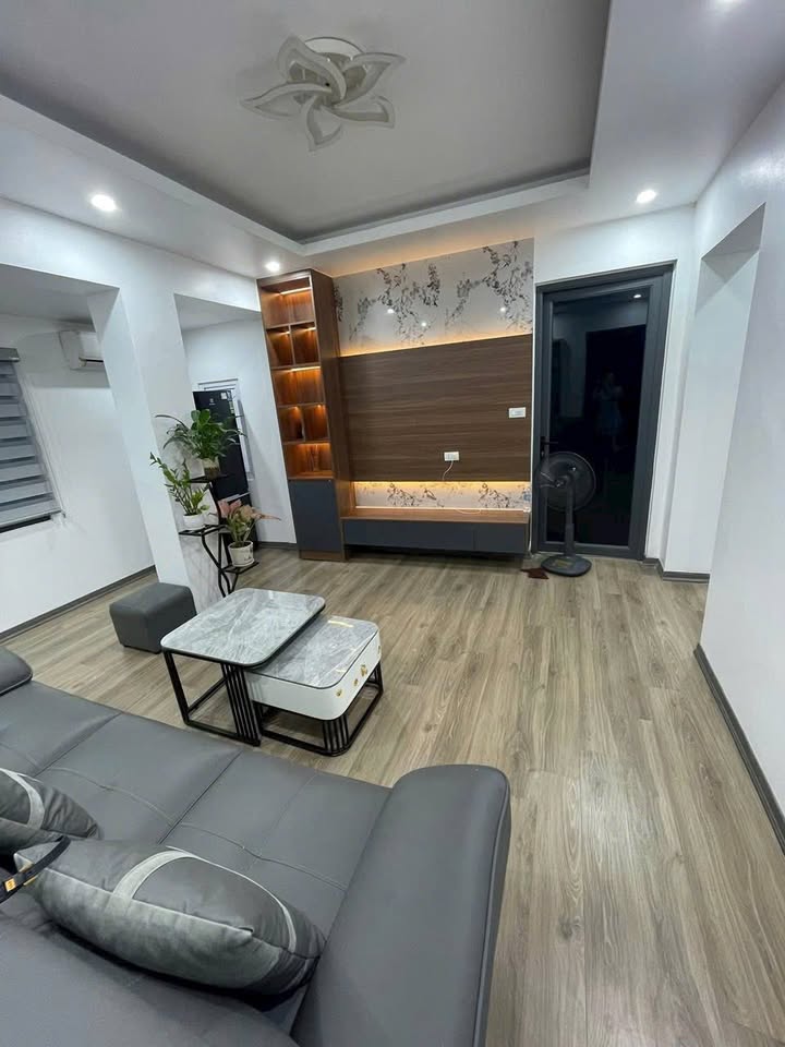 Căn hộ TT Nguyễn Văn Cừ 45m² giá 3 tỷ - Nội thất cao cấp, vị trí đắc địa!