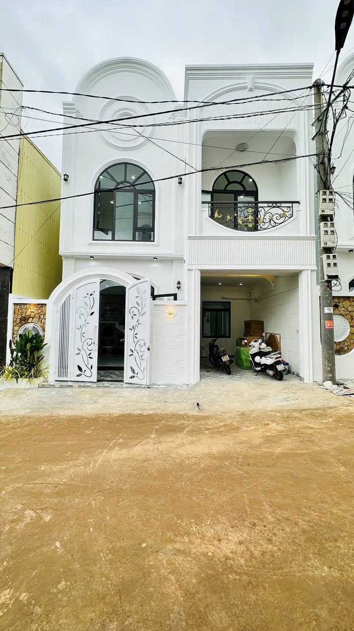 Nhà phố hiện đại Hẻm 88 Lương Định Của, Pleiku 93.6m² giá 2.6 tỷ - Đầu tư sinh lời!