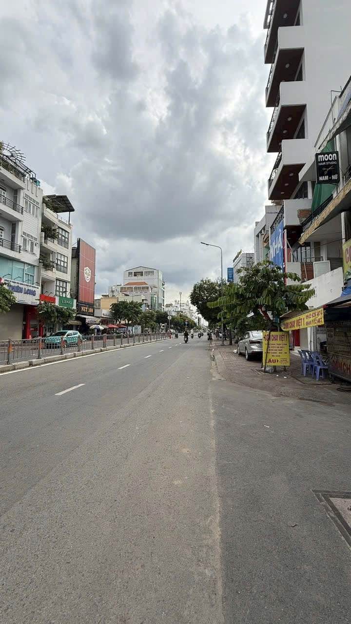 Nhà mặt tiền kinh doanh đường Nguyễn Văn Nghi 36m² giá 6.15 tỷ - Vị trí đắc địa gần ĐH Công Nghiệp!