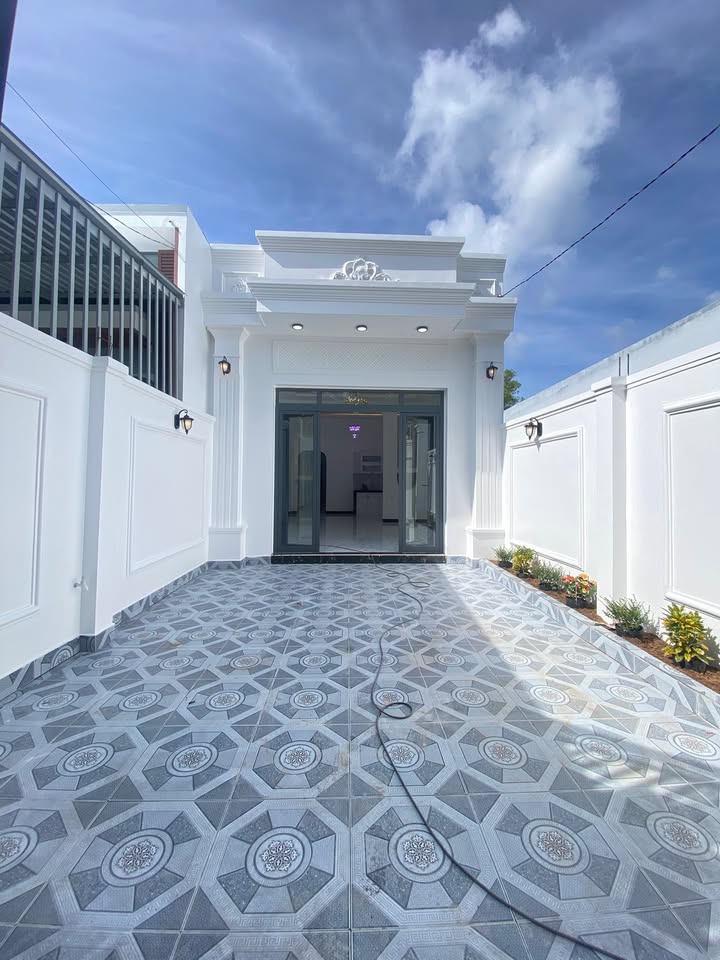 Nhà mới Tân Cổ Điển Trung An Mỹ Tho 118.625m² giá 1.38 tỷ - Đường trước nhà 3m, ô tô vào tận nơi!