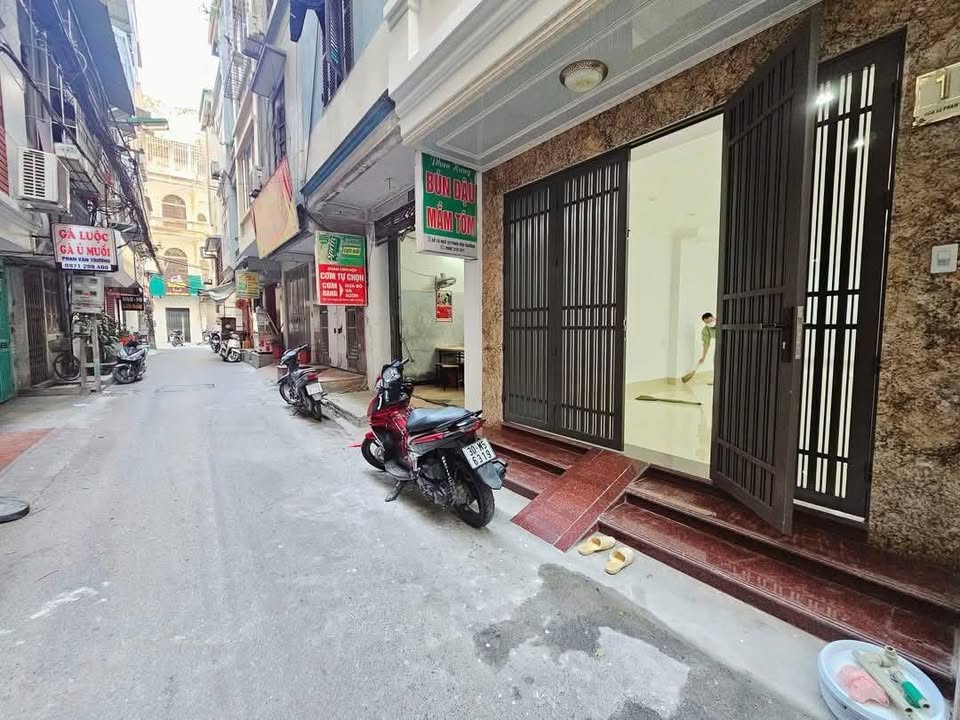 Nhà riêng 5 tầng tại Nguyễn Ngọc Nại, 45m² giá 14 tỷ - Ô tô vào tận nhà!