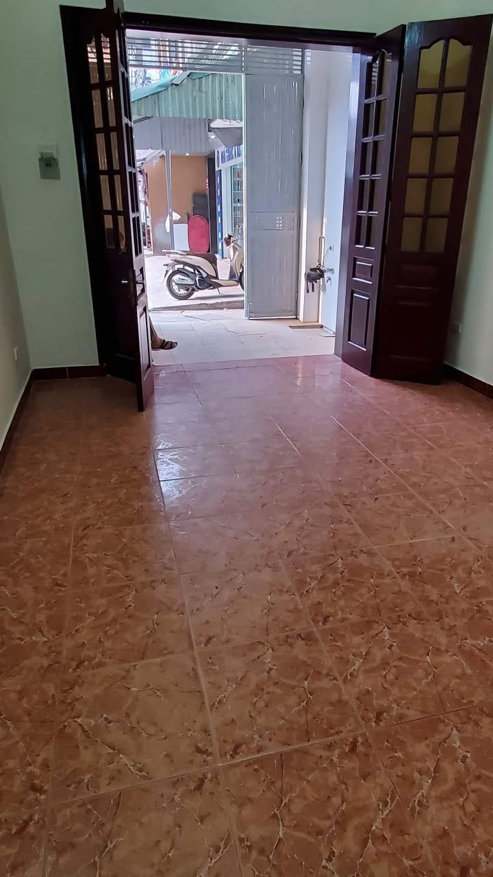 Nhà phố Đống Đa 40m² giá 6.2 tỷ - Ô tô đỗ cửa, kinh doanh sầm uất!