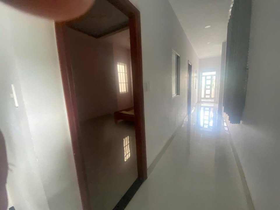 Nhà lầu Phú Mỹ Thủ Dầu Một 250m² giá chỉ 6.8 tỷ - Đường thông thuận lợi!