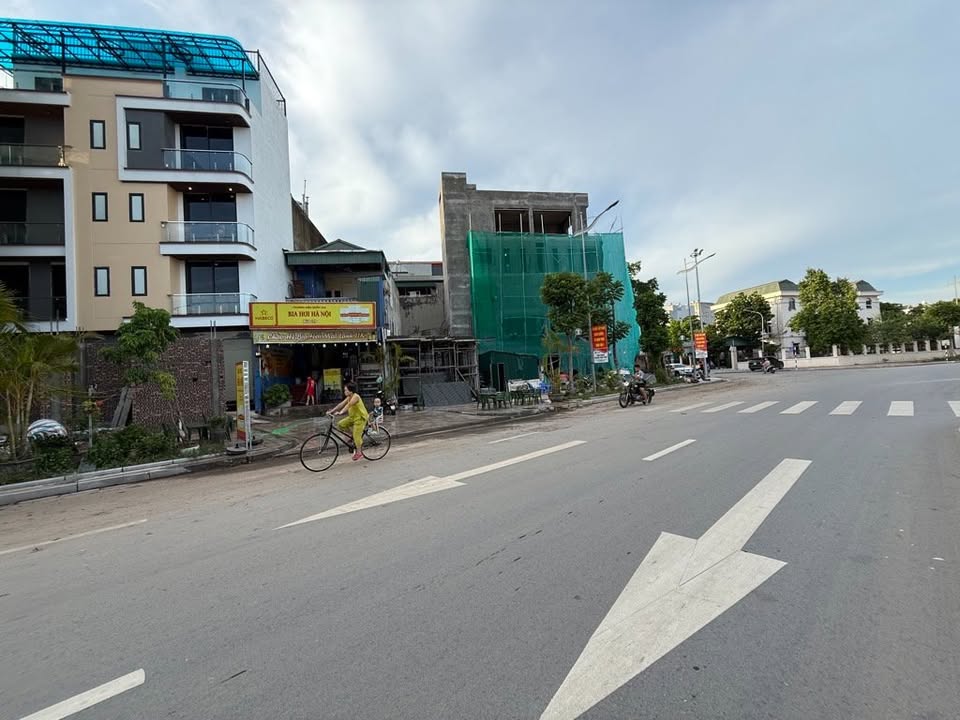 Đất mặt phố Nguyễn Gia Bồng, Ngọc Thụy, 75m² giá 31 tỷ - Cơ hội đầu tư tuyệt vời!