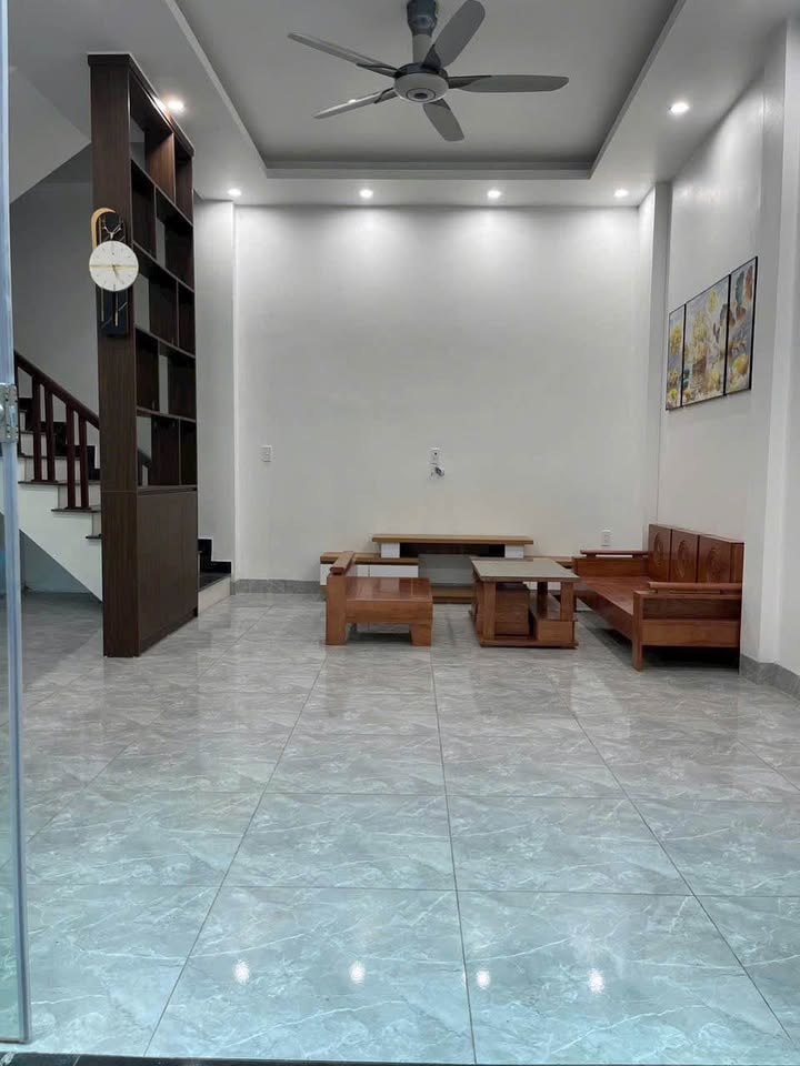 Nhà 3 tầng ngõ phố Quyết Thắng, Hải Dương 41m² giá 2 tỷ - Thiết kế hiện đại, sẵn sàng ở ngay!