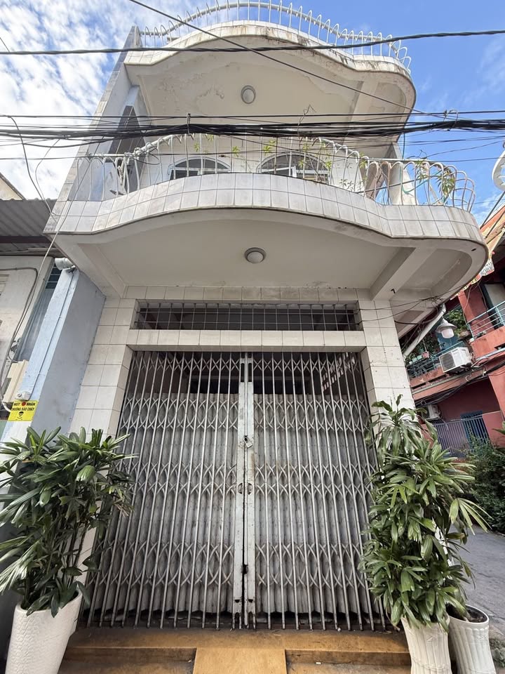 FrontHouse đường Trường Chinh, Tân Bình 67m² giá 9.6 tỷ - Ô tô vào tận nhà!