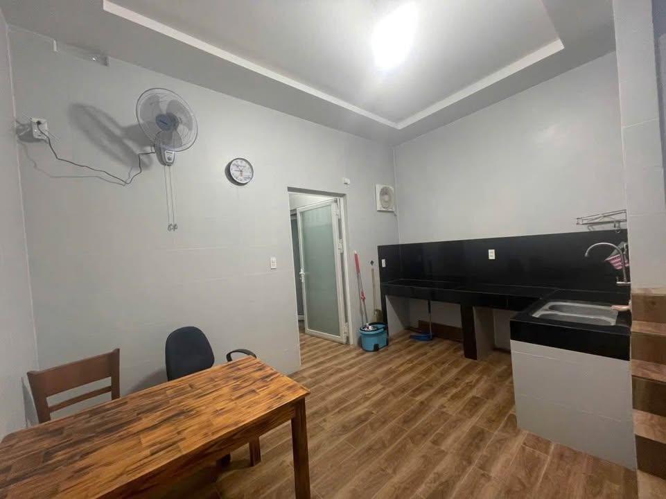 Căn hộ cho thuê đường Hà Huy Tập, Đà Lạt 2PN giá chỉ 3,5 triệu - Sống ngay trong không gian hiện đại!