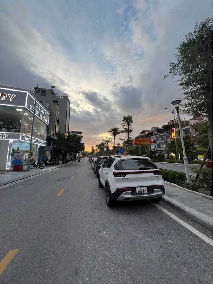 Nhà 5 tầng đường Nguyễn Văn Cừ Hạ Long 94m² giá 20 tỷ - Sẵn sàng thương lượng!