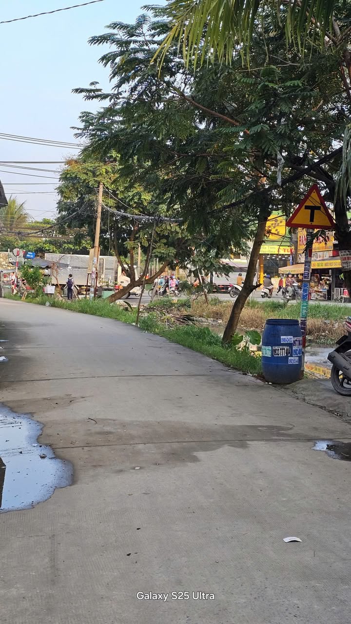 Nhà Phạm Văn Hai, Bình Chánh 32m² giá 700 triệu - Gần chợ Bà Lát, thương lượng ngay!