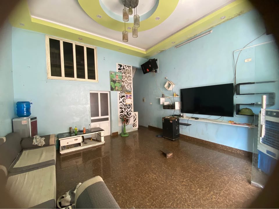 Nhà nguyên căn 2 tầng 50m² tại Nguyễn Tĩnh - Thoáng mát, gần trung tâm!