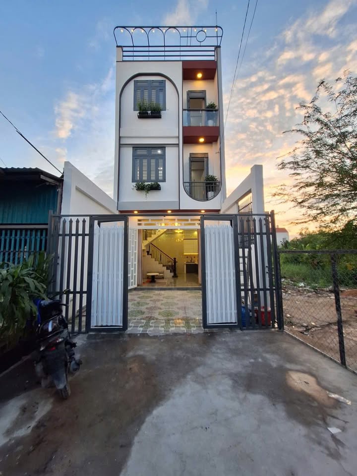 Nhà mặt tiền Đình Quới An, Quận 12, 99m² giá 5.35 tỷ - Pháp lý rõ ràng, sẵn sàng ở ngay!