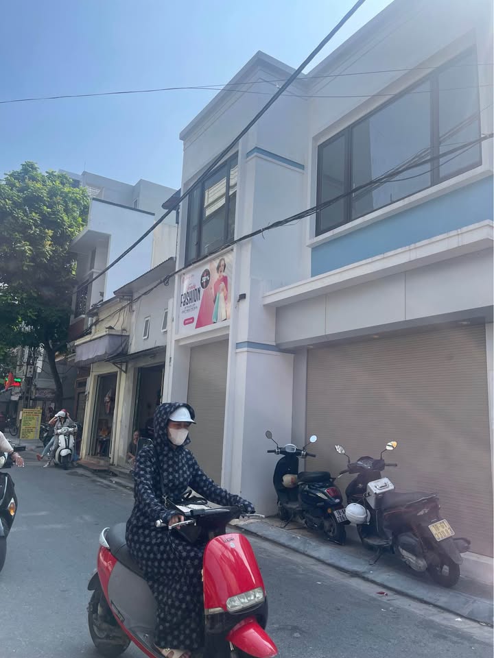 Nhà mặt đường Minh Khai, Nam Định 30m² giá 2.7 tỷ - Sẵn sàng vào ở ngay!