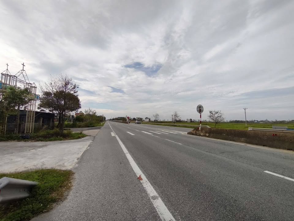 Đất mặt đường Quốc lộ 1A, xã Cẩm Quang, 200m² giá 3.7 tỷ - Cơ hội đầu tư tuyệt vời!