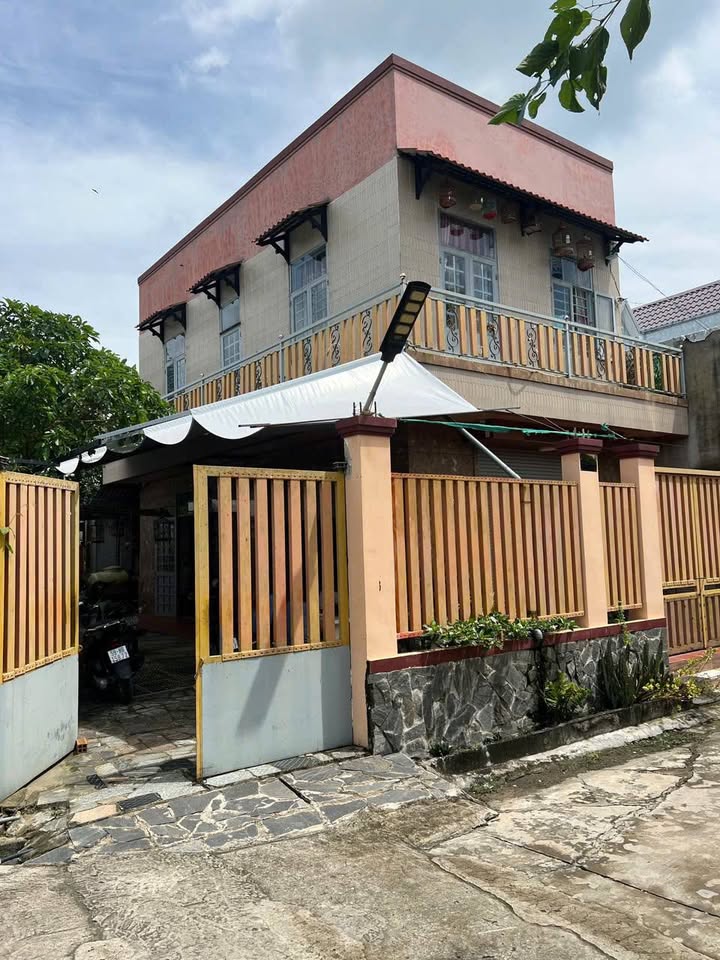 Nhà mặt tiền đường Hưng Long, Bình Chánh 189m² giá 5.7 tỷ - Đầu tư sinh lời tuyệt vời!