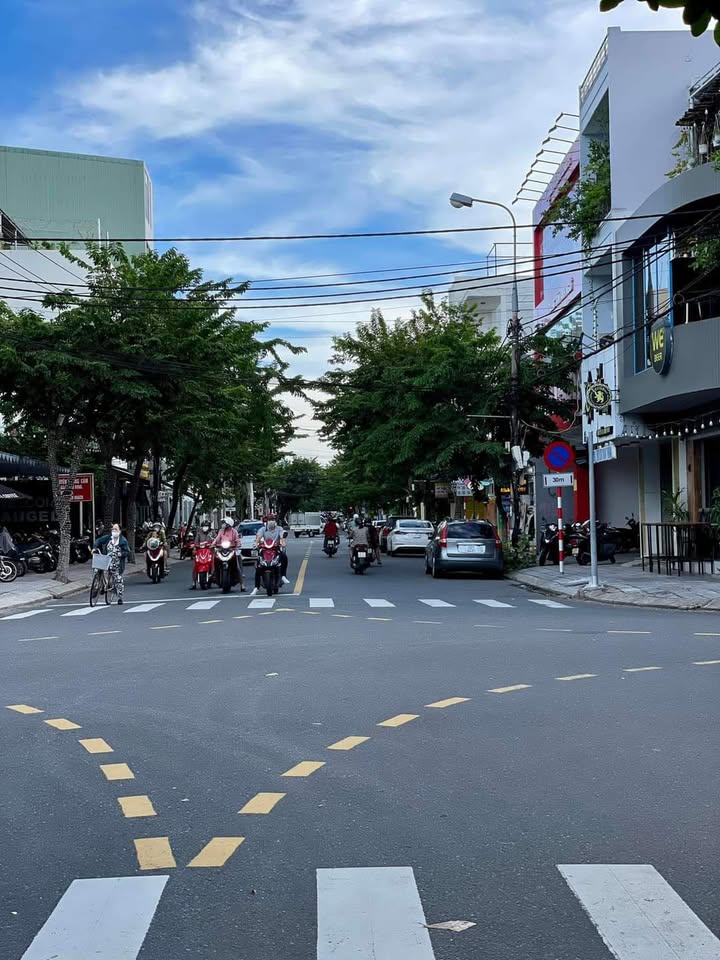 Đất mặt tiền Núi Thành, Hải Châu 240m² giá 2 tỷ - Đang cho thuê 30 triệu/tháng!