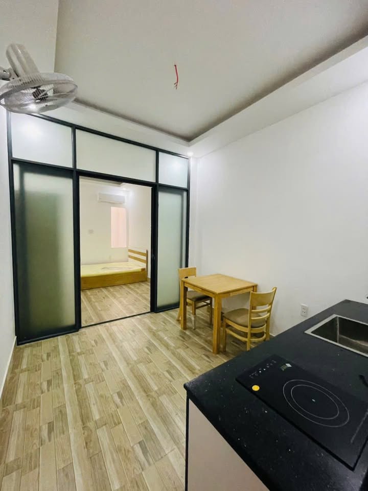 Căn hộ cho thuê 15 Hồng Hà, Tân Bình - Gần sân bay, tiện nghi đầy đủ!