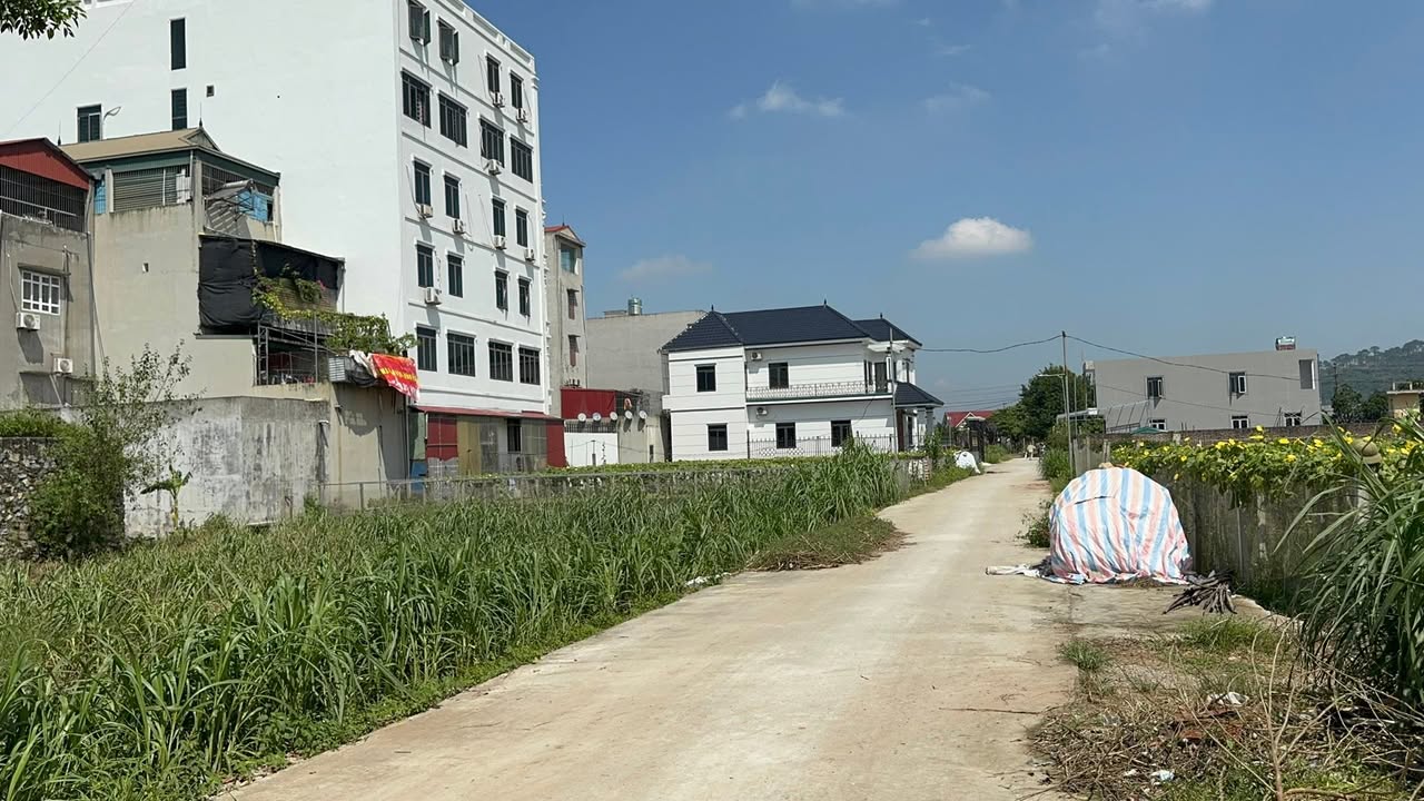 Đất thổ cư xã Tu Vũ 200m² giá 1 tỷ - View sông Đà tuyệt đẹp!