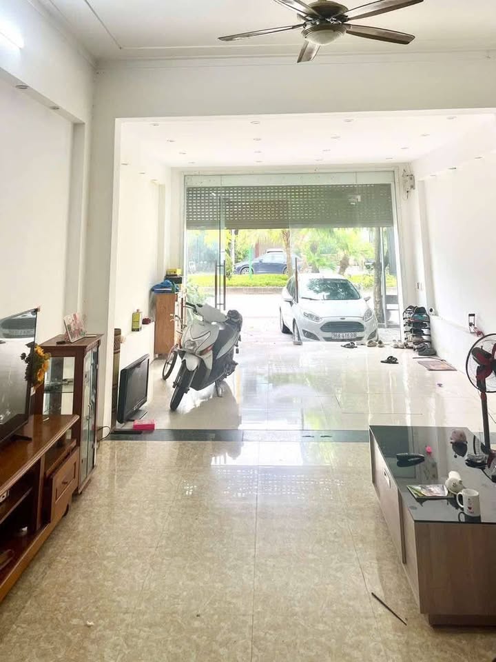 Nhà cho thuê 3 tầng Đặng Việt Châu 100m² giá 12 triệu - Mặt đường đôi, vỉa hè rộng!