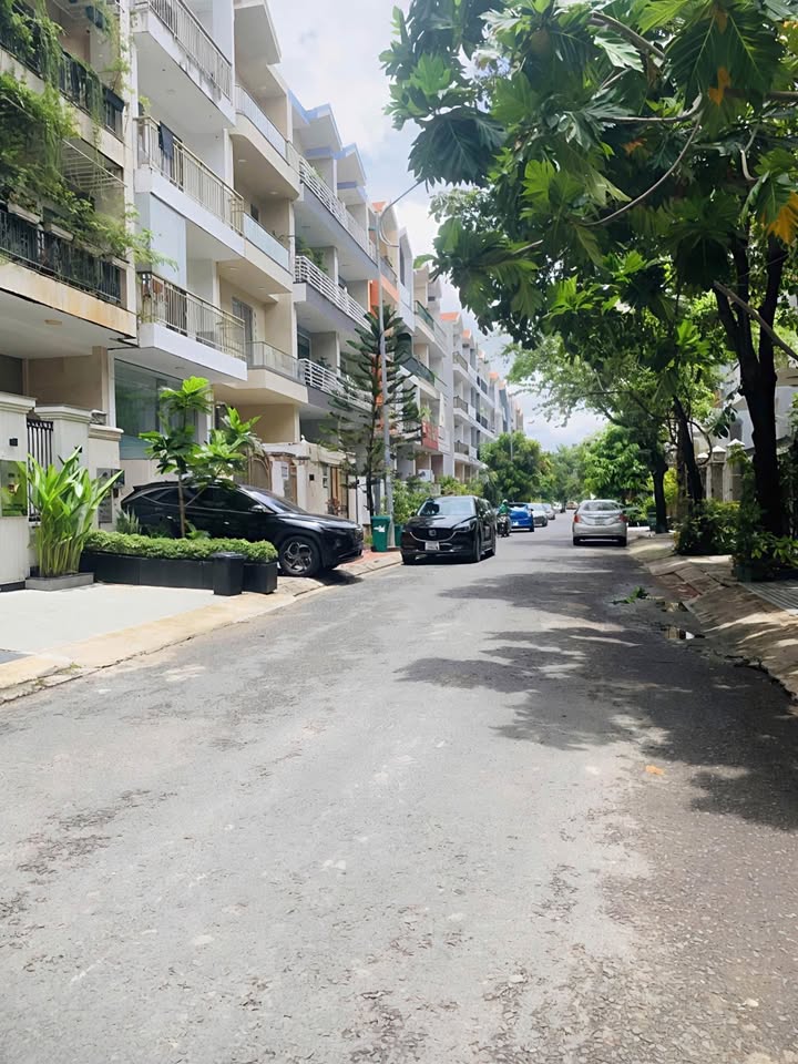 Nhà 5 tầng khu dân cư Him Lam 100m² giá 32,2 tỷ - Sổ hồng chính chủ, thương lượng ngay!