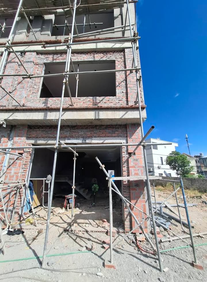 Nhà riêng Hạ Long 70m² giá 3 tỷ - Sổ đỏ chính chủ, ô tô đỗ cửa!