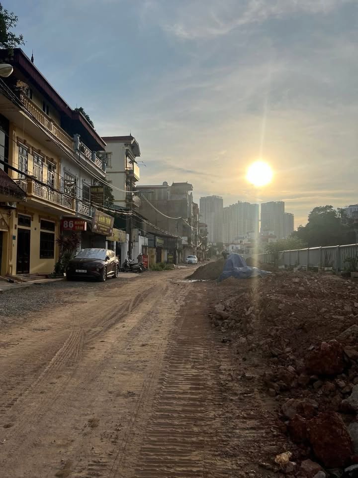 Đất mặt phố Lý Tự Trọng, La Khê 62.8m² giá 19.2 tỷ - Vị trí kinh doanh đắc địa!