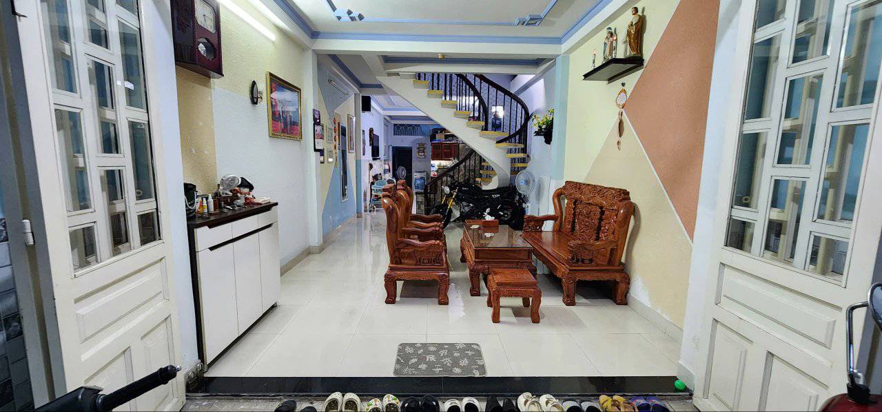 Nhà cho thuê hẻm 4m Tân Sơn Nhì, Quận Tân Phú 100m² giá chỉ 15 triệu