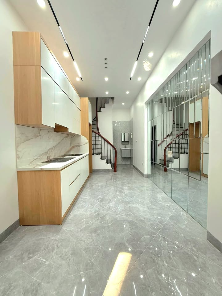 Nhà 5 tầng mặt tiền 3.2m phố Bạch Mai 28m² giá 7 tỷ - Vị trí đắc địa không thể bỏ lỡ!