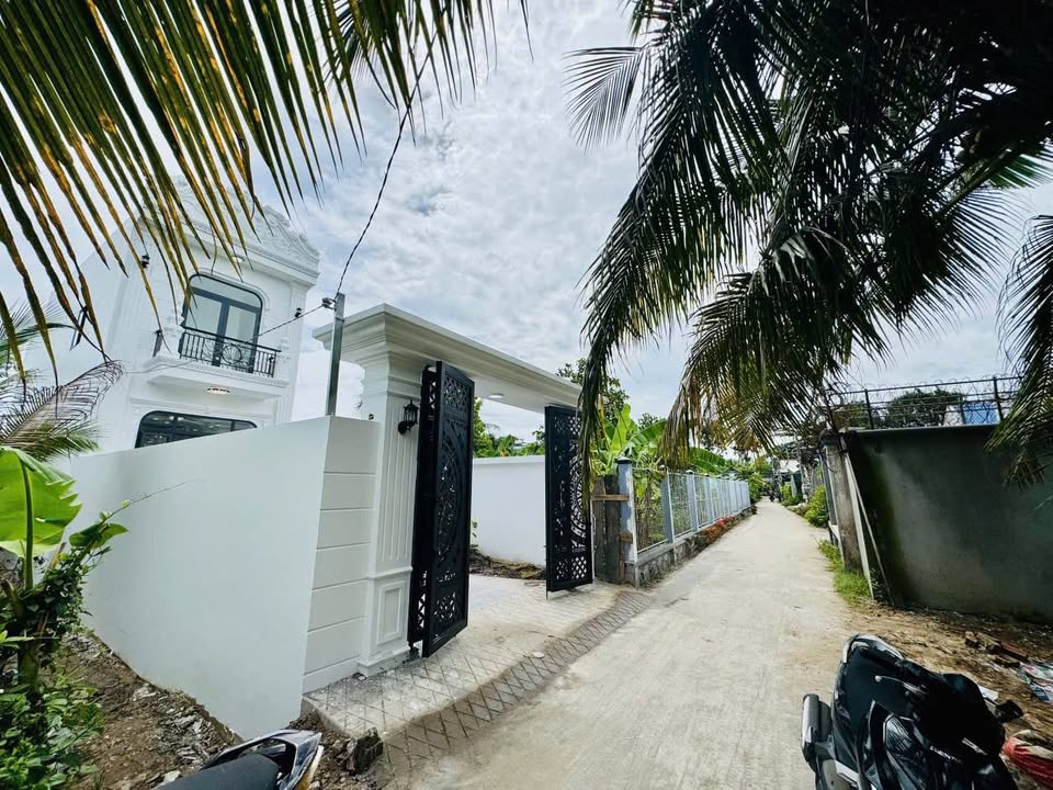 Nhà Tân Cổ Điển 205m² tại Trung An, Mỹ Tho - Giá 3.58 tỷ, Full nội thất sang trọng!