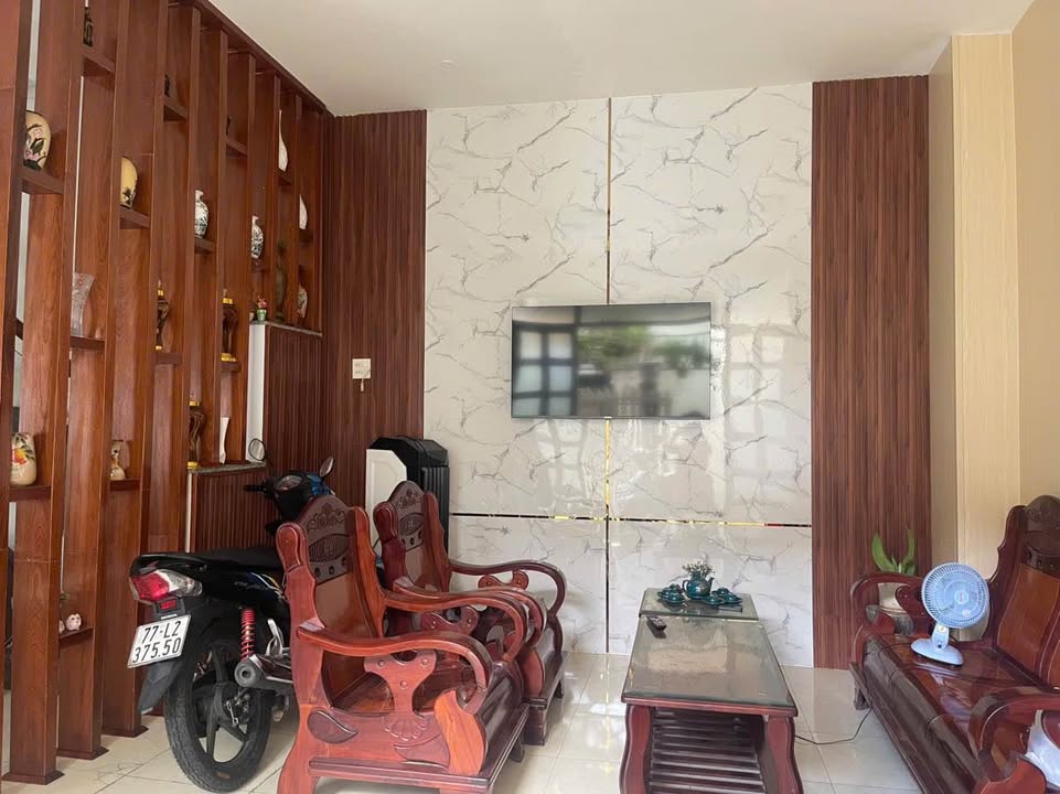 Nhà 3 tầng hẻm rộng đường Nguyễn Lữ, Quy Nhơn 52.6m² giá 2.85 tỷ - Cơ hội đầu tư lý tưởng!
