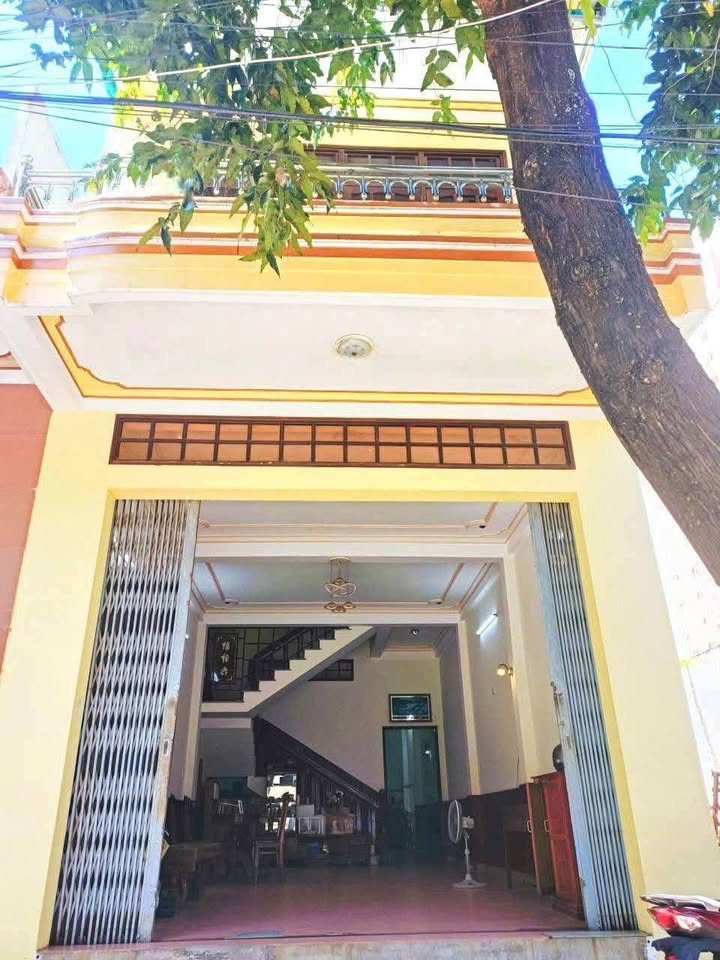 Nhà 2 tầng mặt tiền Đặng Văn Ngữ, Đà Nẵng 100m² giá 3.5 tỷ - Sẵn sàng vào ở!