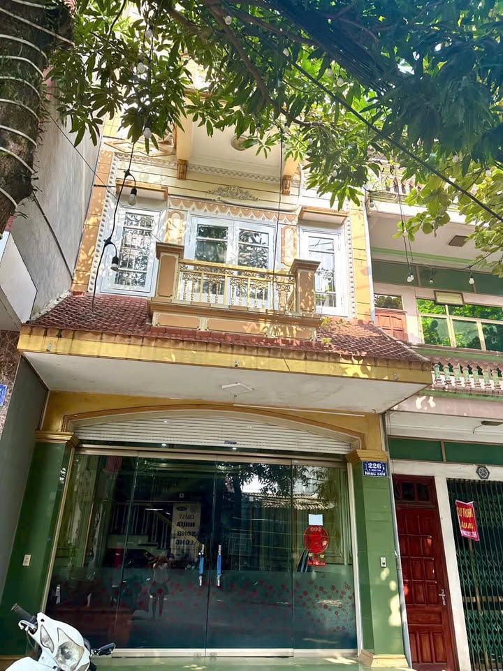 Nhà đẹp 3 tầng đường Nhạc Sơn, Cốc Lếu, 100m² giá 3.85 tỷ - Kinh doanh sầm uất!