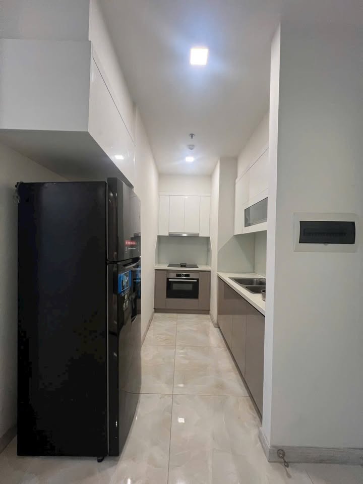 Căn hộ 1PN cho thuê Vinhomes Golden River Quận 1 giá 19 triệu - Không nội thất, vào ở ngay!