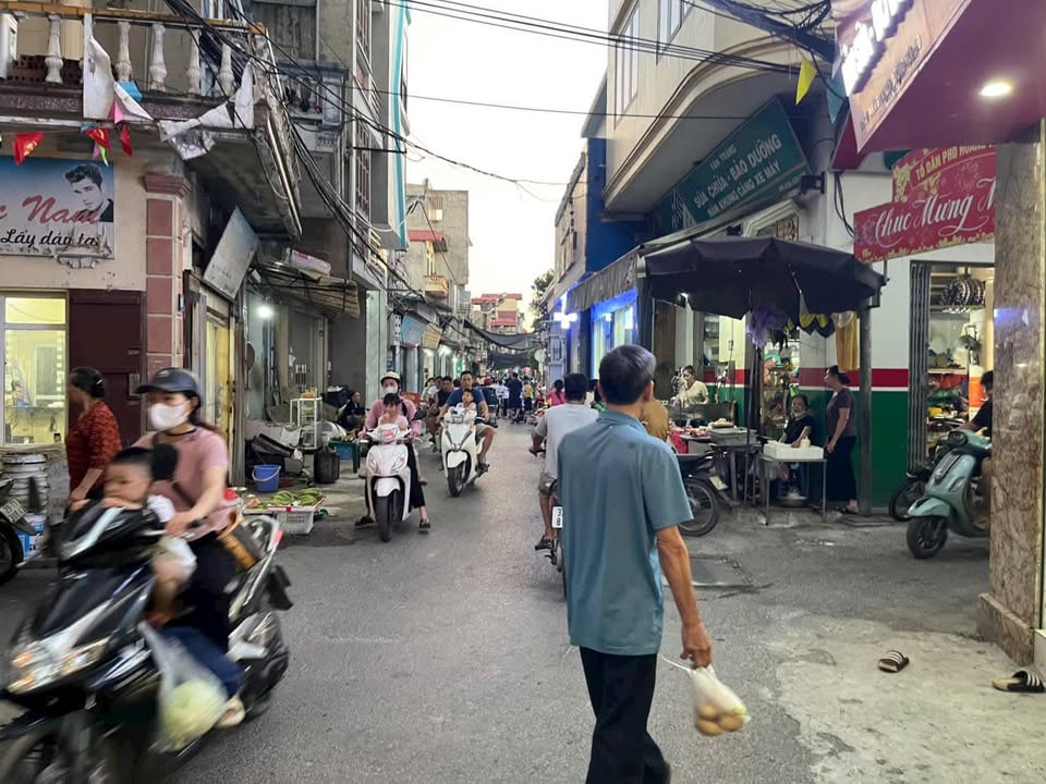 Nhà riêng Dương Nội, Hà Đông 100m² giá 12 tỷ - Sổ đỏ chính chủ, hai mặt thoáng!