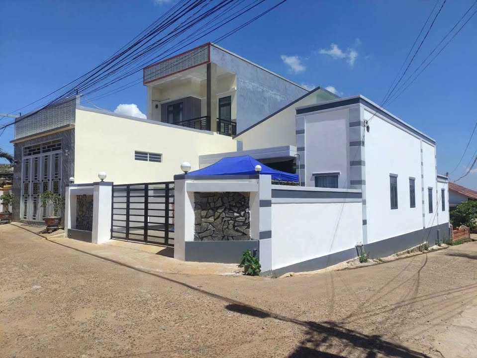 Nhà đẹp 2 mặt tiền tại xã Tân Nghĩa 220m² giá 2.8 tỷ - Sổ hồng riêng, ô tô vào tận nơi!