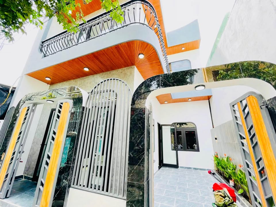 Nhà 2 Tầng Kiểu Villa Mini Đường Tôn Đản 70m² giá 4.48 tỷ - Vị trí đẹp, sẵn sàng vào ở!