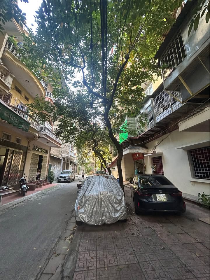 Căn hộ Tập Thể Hoàng Quốc Việt 75m² giá 4 tỷ - Căn góc thoáng mát, full đồ ở ngay!