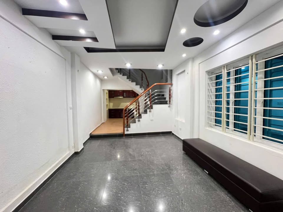 Nhà cho thuê 3 tầng đường Nguyễn Công Trứ 40m² giá 5 triệu - Không đồ, chính chủ