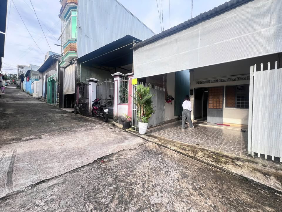 Nhà hẻm Cách Mạng Tháng 8, P. Hoa Lư 60m² giá 1.49 tỷ - Ô tô vào tận nơi!