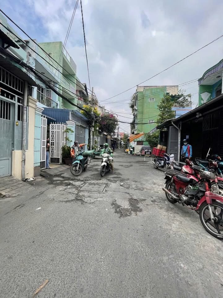 Nhà đường Bình Đông, quận 8, 50m² giá 5.5 tỷ - Đang xây dựng 2 tầng, sân thượng mái che!