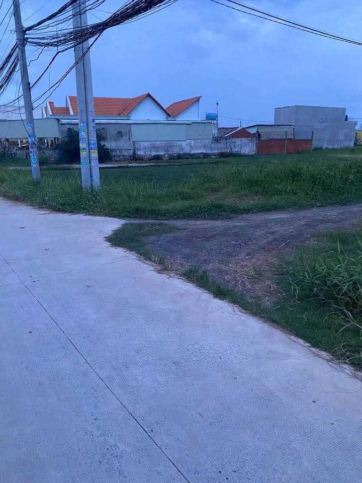 Đất nền 324m² tại ấp 4 Đức Hòa Đông - Giá chỉ 2,4 tỷ, sổ đỏ chính chủ!