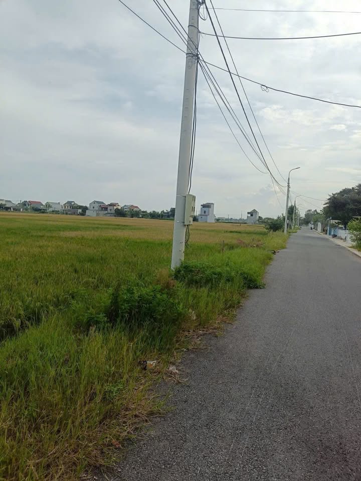 Nhà phố Quảng Phú, Sầm Sơn 192m² giá 1.4 tỷ - Hướng Đông mát mẻ!