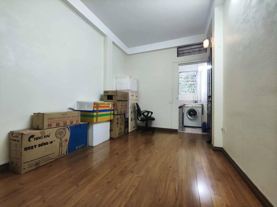 Cho thuê nhà phố Hoàng Hoa Thám, Ba Đình 26m² - Full đồ, tiện nghi, giá chỉ 8 triệu!